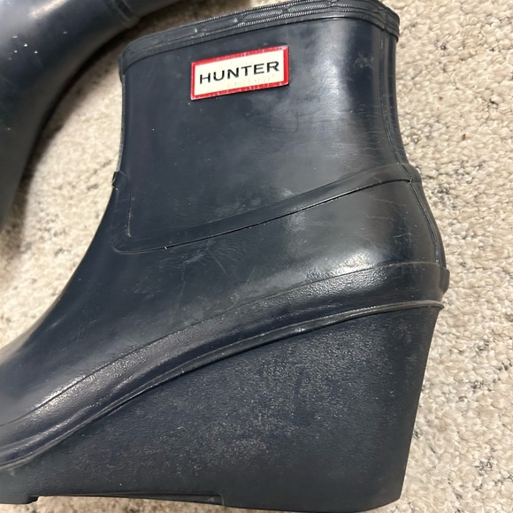 Hunter size 9 GUC navy Wedge Boots with-some wear- still overall very good! - Picture 3 of 14